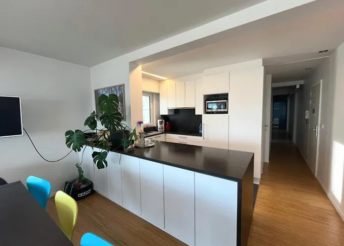 Stylish 3-bedroom With Panoramic Sea View T152 アパート